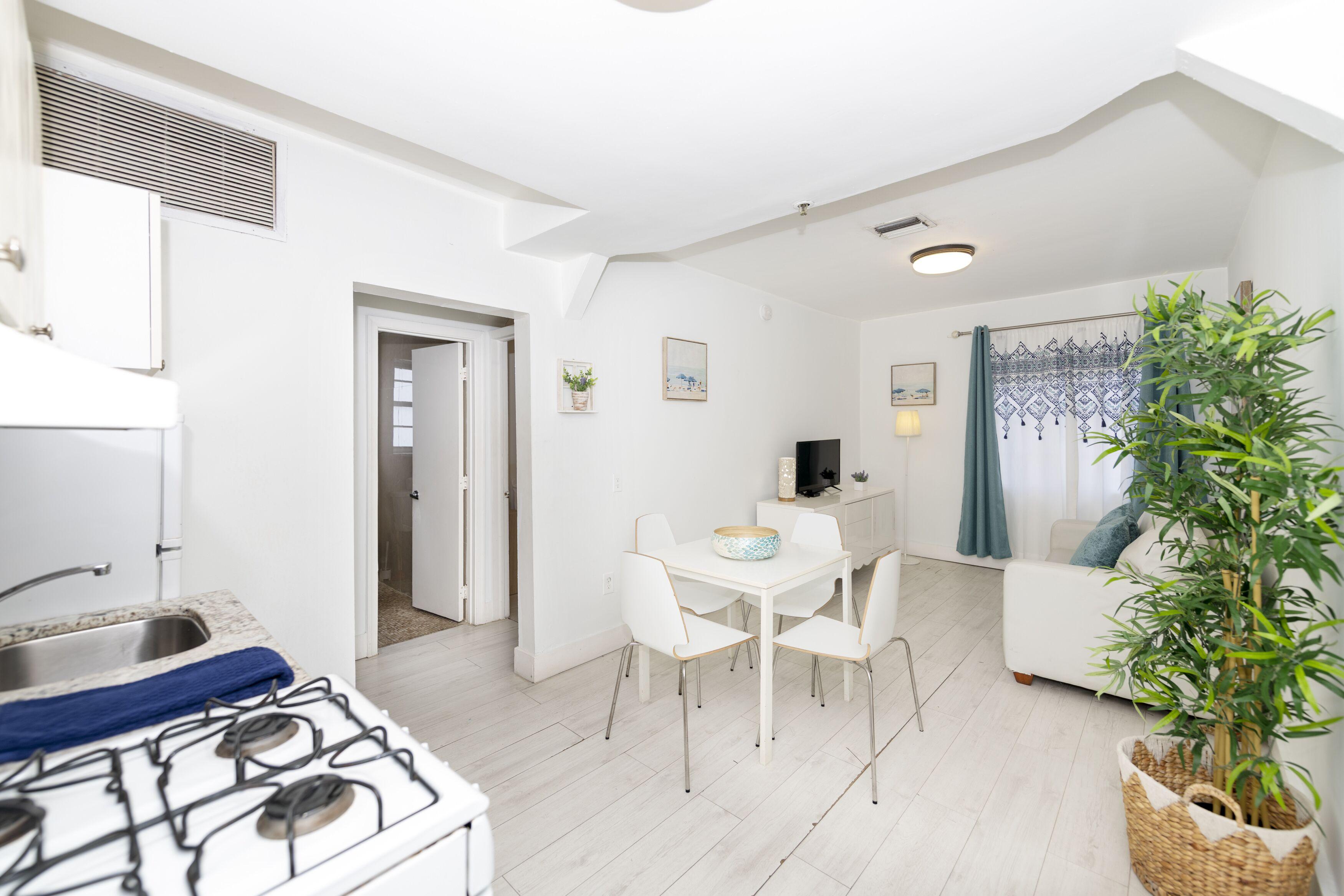 335 Ocean Walk Apartments - Miami Beach — Photos 3