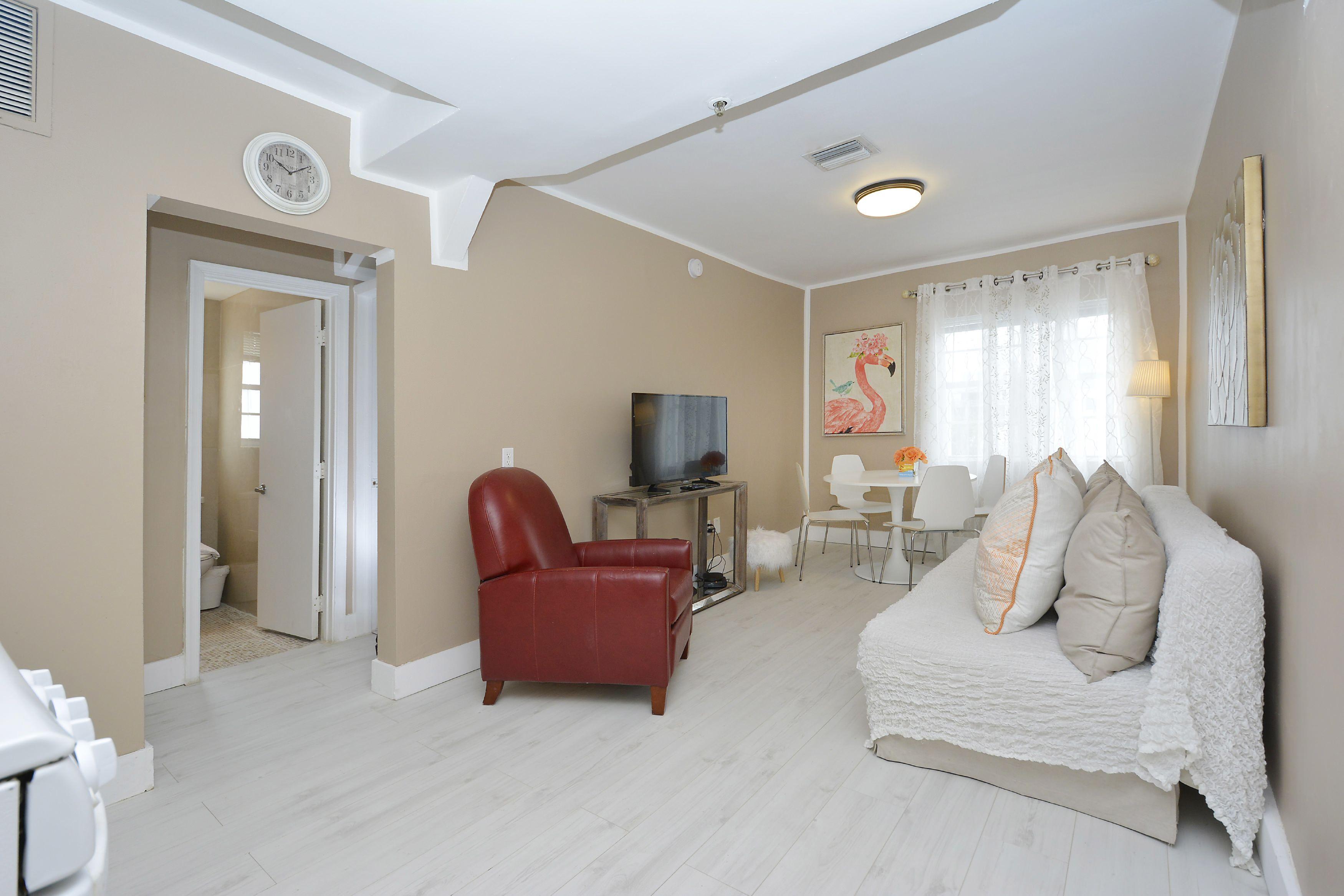335 Ocean Walk Apartments - Miami Beach — Photos 2